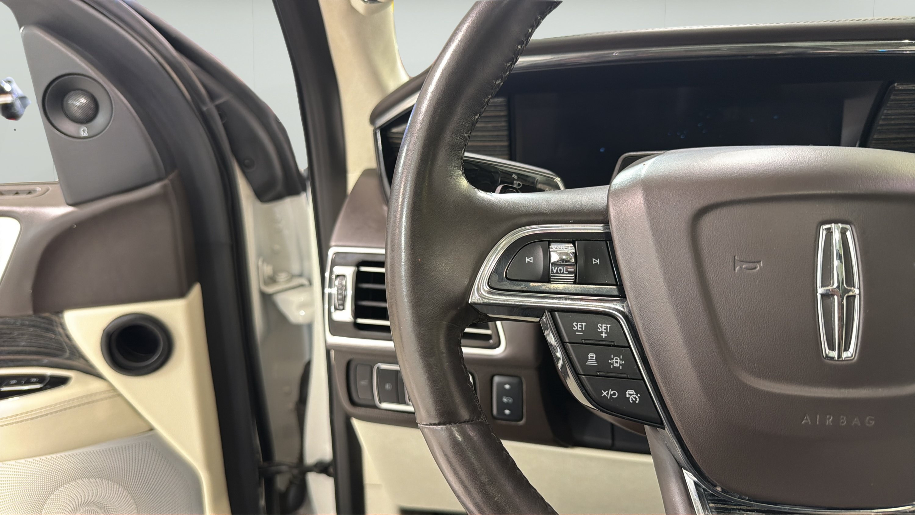 Used 2023 Lincoln Navigator L Black Label AWD/4WD image 13