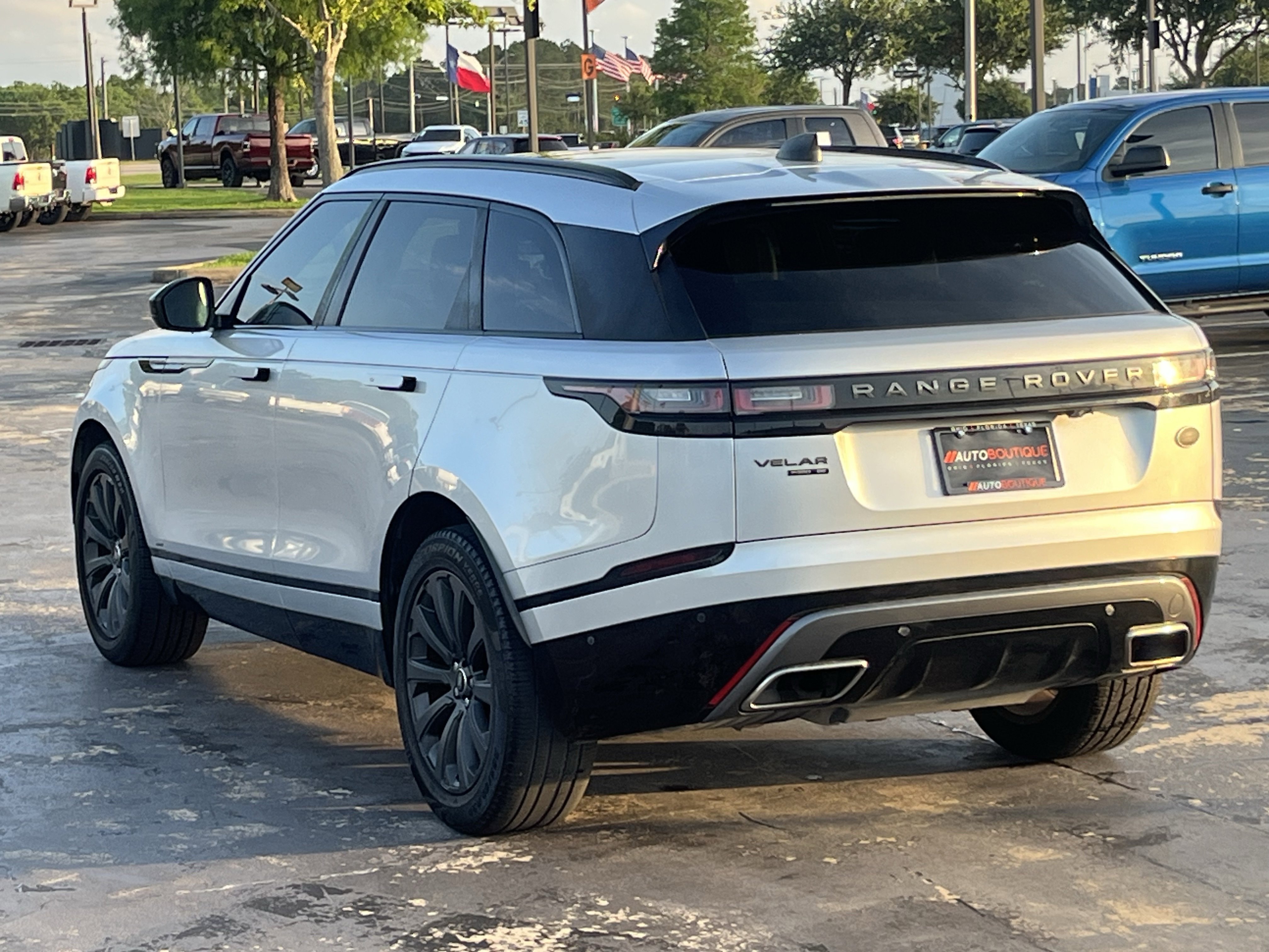 Used 2018 Land Rover Range Rover Velar R-Dynamic SE AWD/4WD image 8