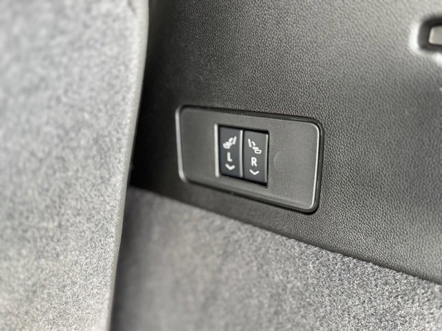 New 2025 Cadillac XT6 Luxury image 43