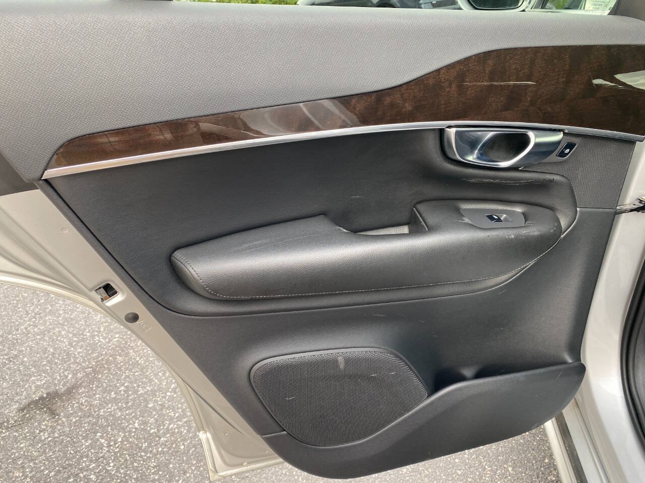 Used 2019 Volvo XC90 T5 Momentum w/ Protection Package Premier AWD/4WD image 22