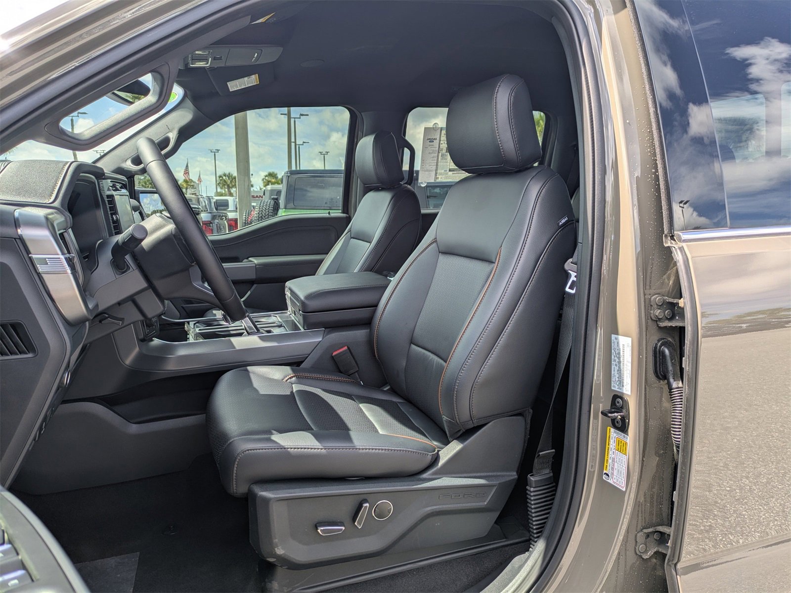 New 2025 Ford F150 Lariat w/ Equipment Group 502A High image 20