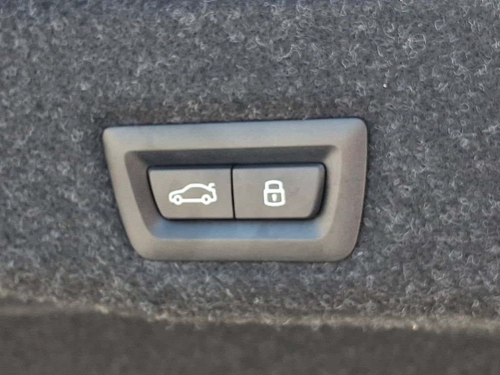 Used 2025 BMW i5 eDrive40i RWD image 31