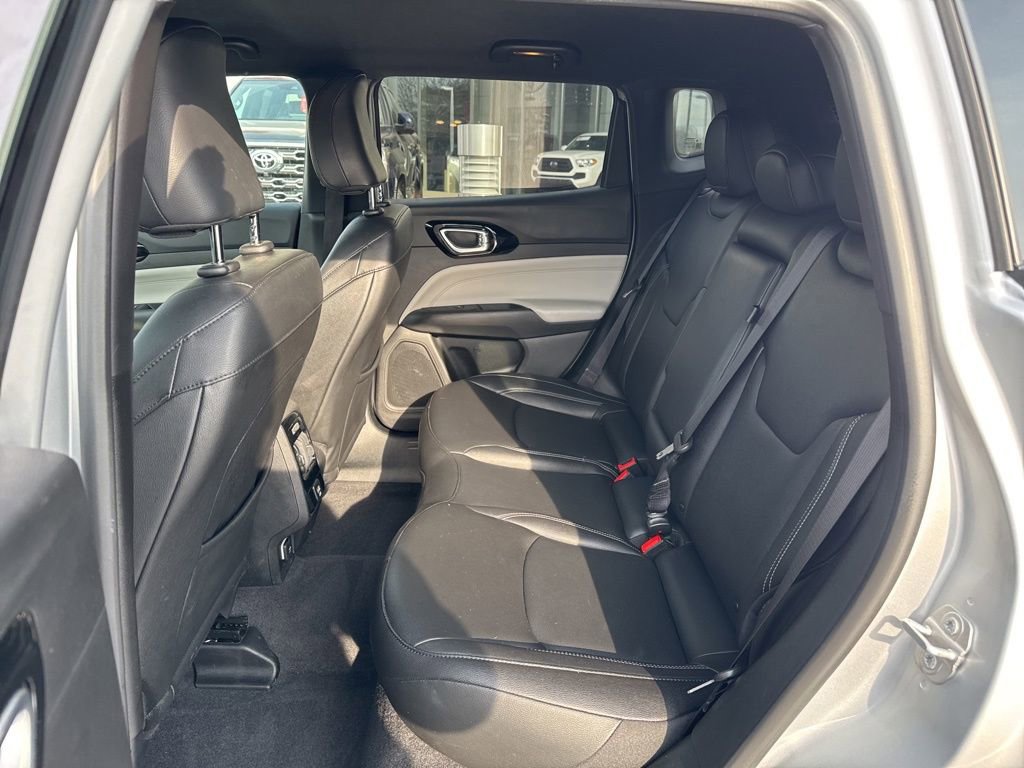 Used 2025 Jeep Compass Limited image 16
