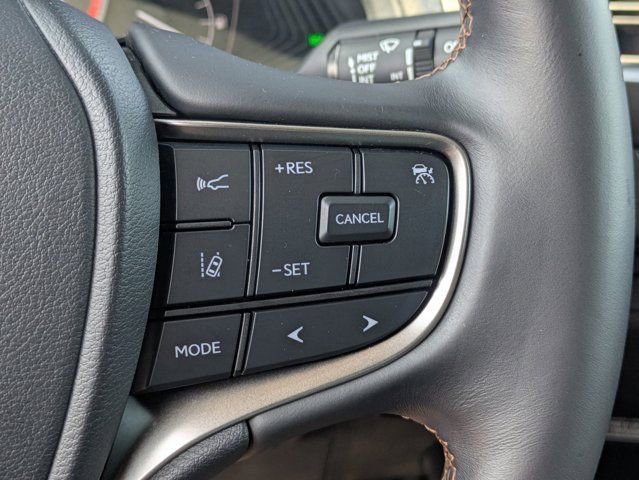 Used 2022 Lexus UX 200 w/ Accessory Package (Z1) FWD image 18