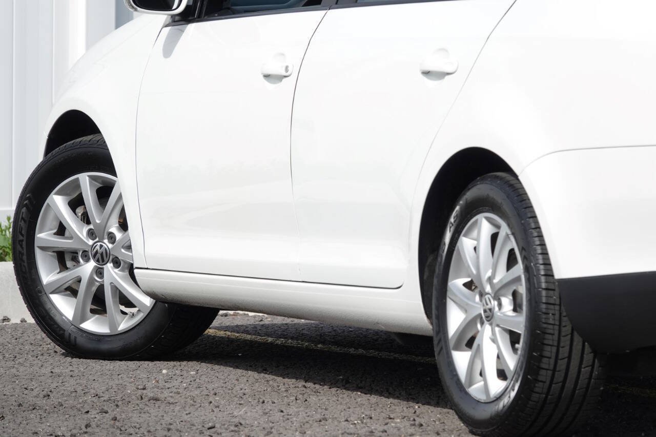 Used 2010 Volkswagen Jetta Limited Edition FWD image 22