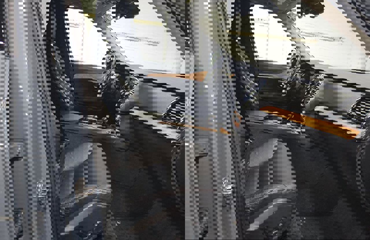 Used 2023 Volvo XC90 T8 Plus w/ Protection Package image 9