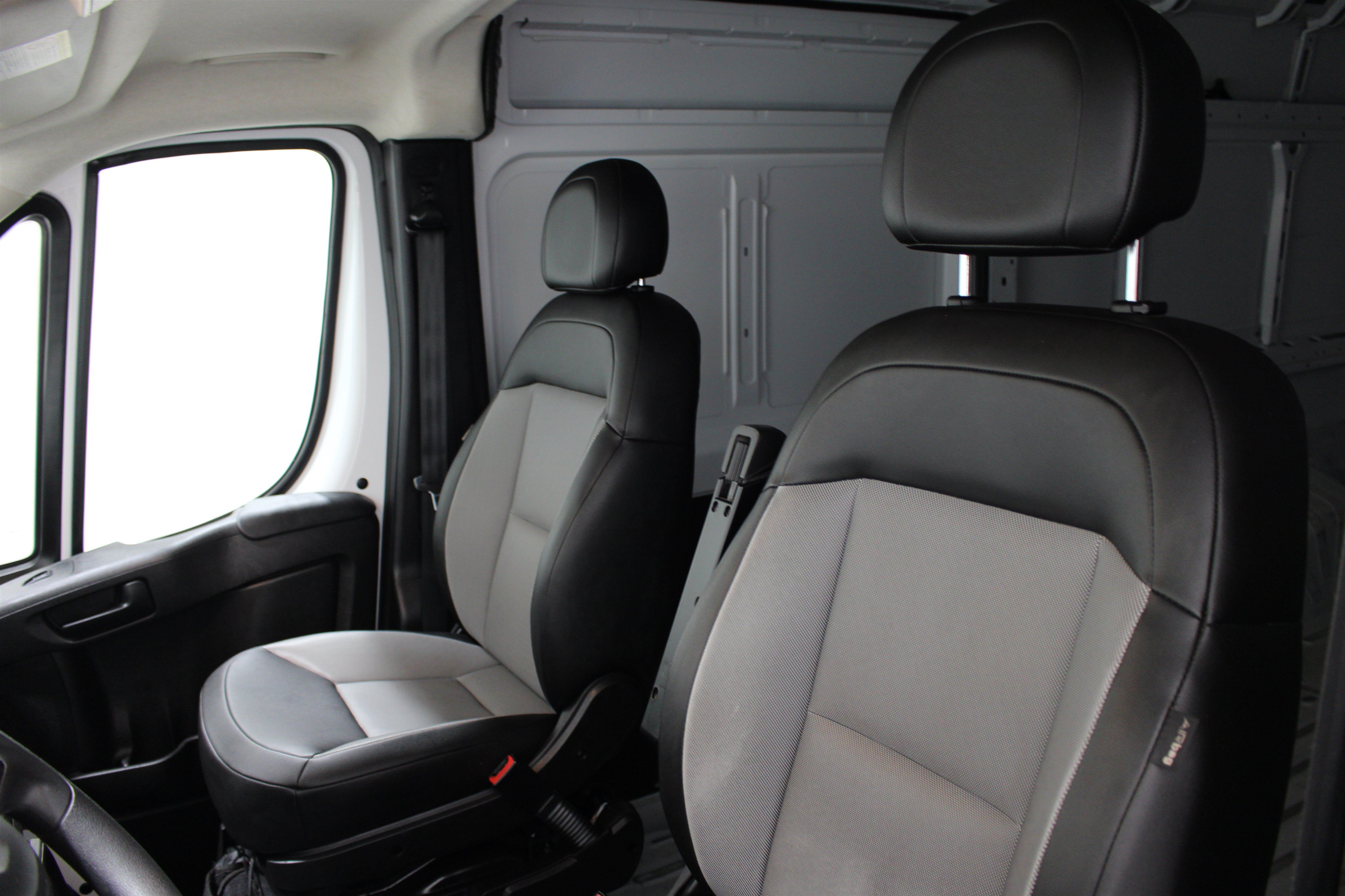 Used 2025 RAM ProMaster 2500 w/ Convenience Group FWD image 4