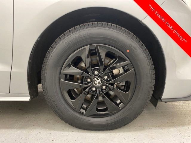 Certified 2022 Toyota Sienna XLE image 9