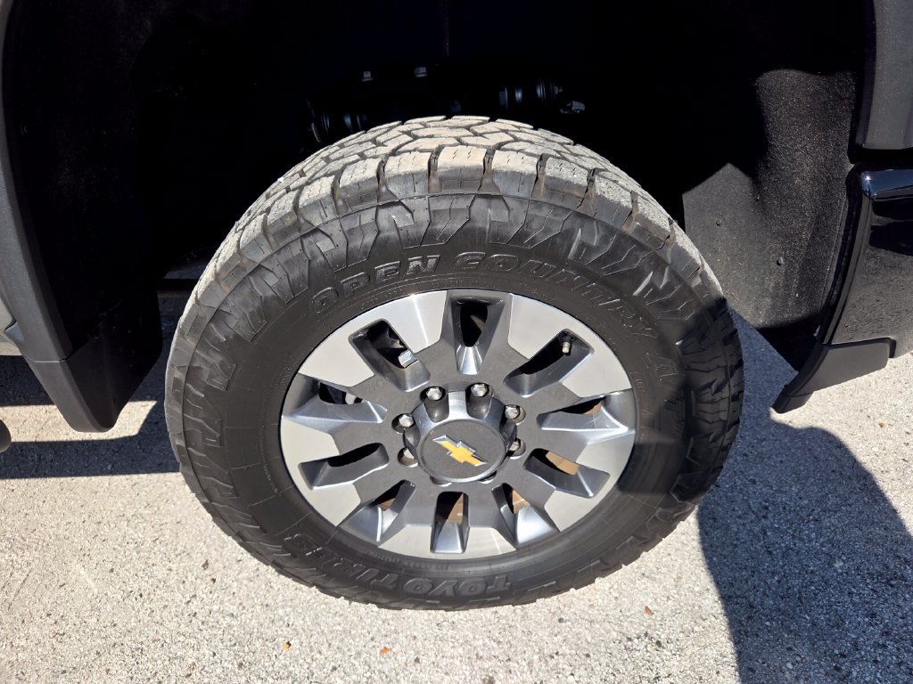 Used 2024 Chevrolet Silverado 2500 Custom w/ Custom Value Package AWD/4WD image 19