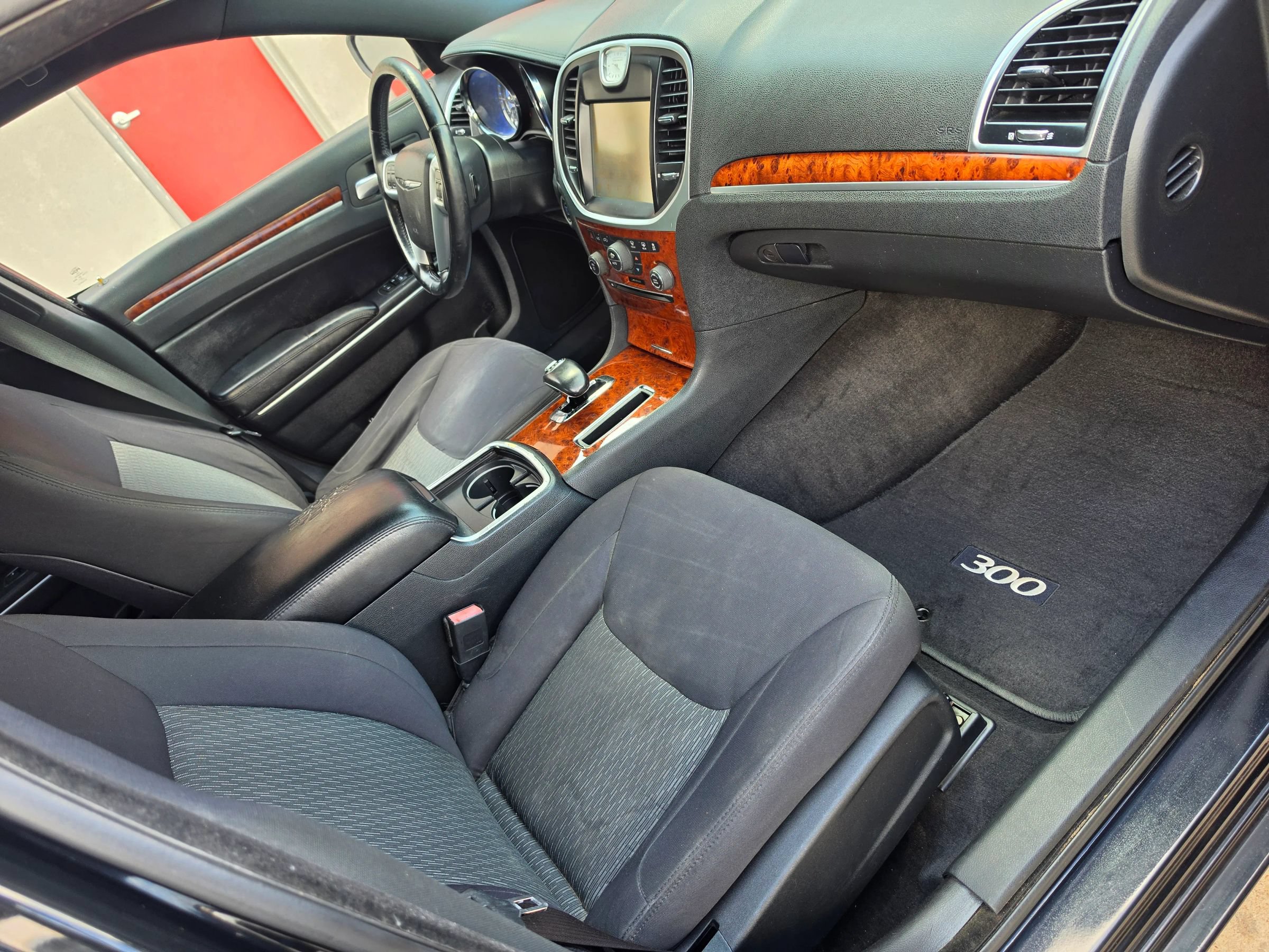 Used 2012 Chrysler 300 RWD image 10