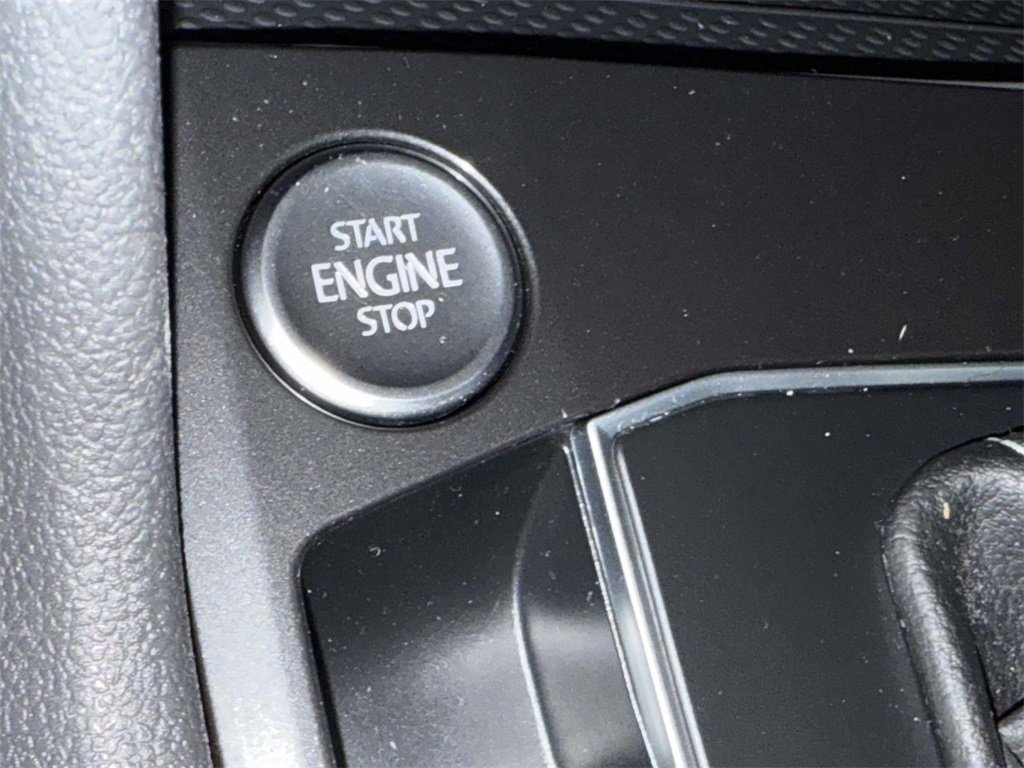 Used 2021 Volkswagen Tiguan SE image 23