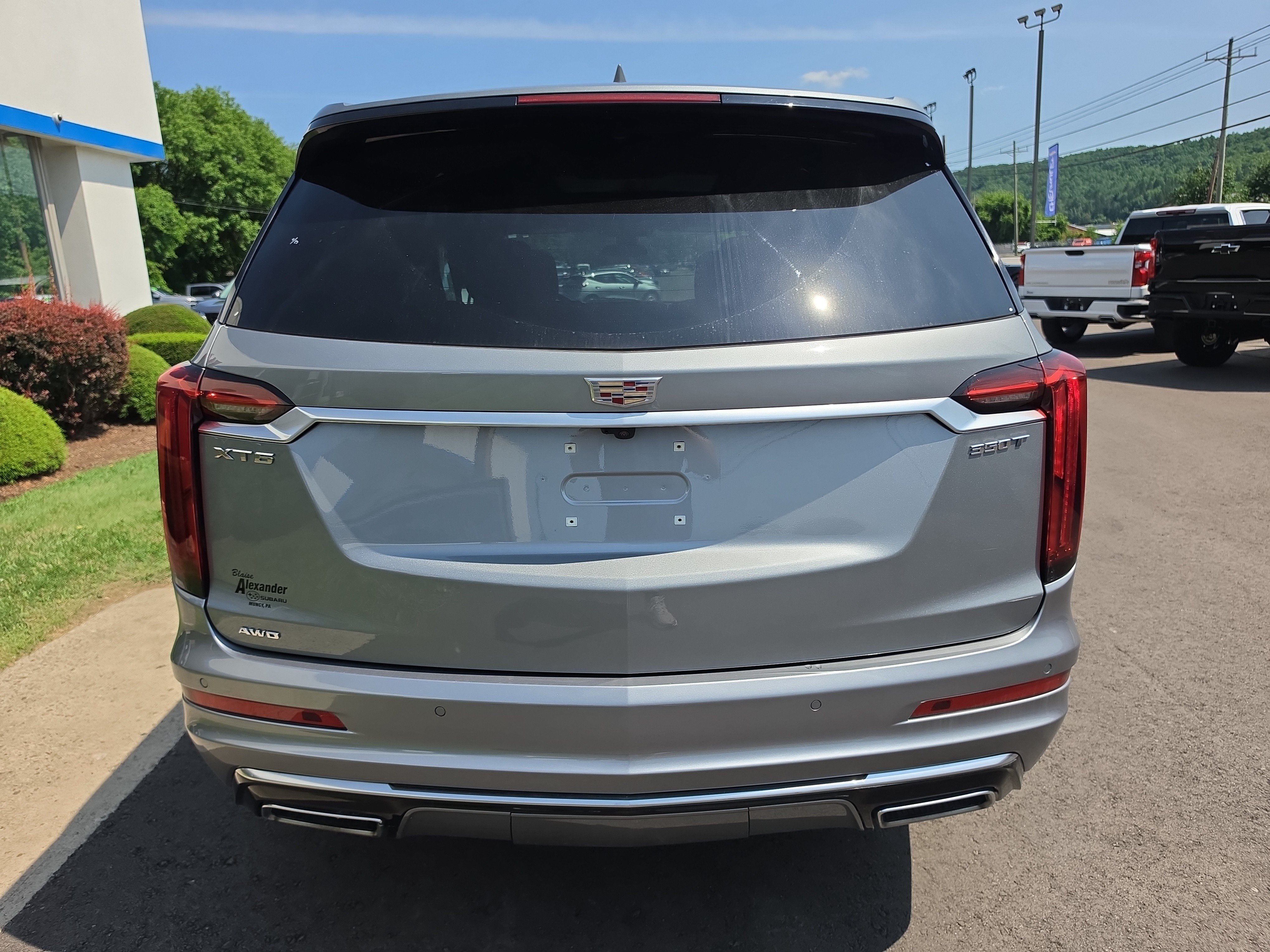 Used 2024 Cadillac XT6 Luxury w/ LPO, Floor Liner Package AWD/4WD image 4
