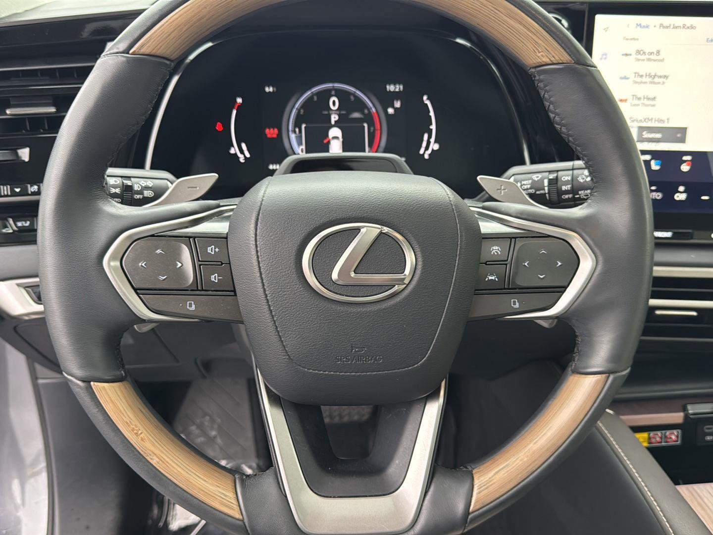 Used 2023 Lexus RX 350 w/ Accessory Package (Z1) image 17