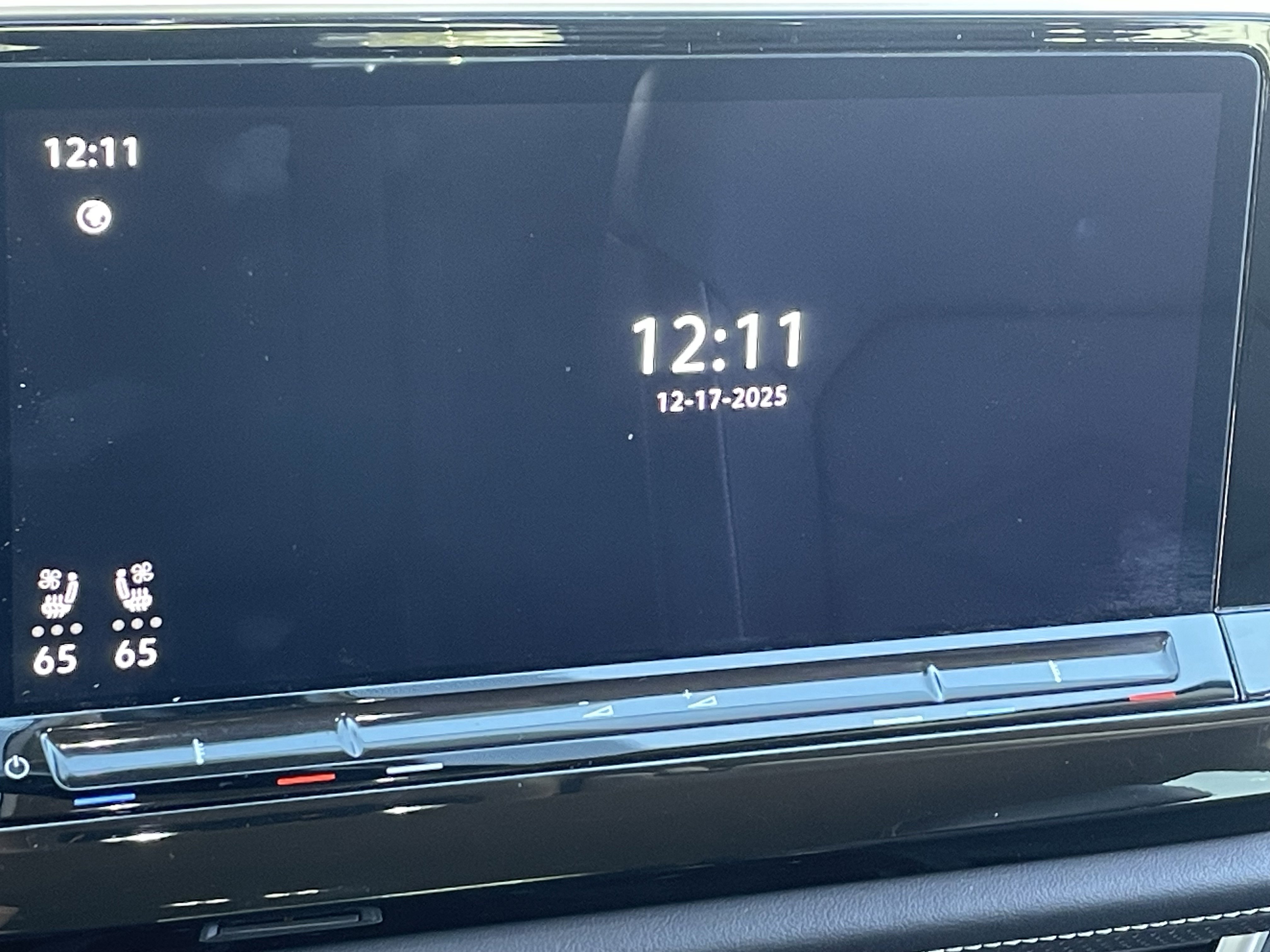 Used 2025 Volkswagen Atlas SE image 28