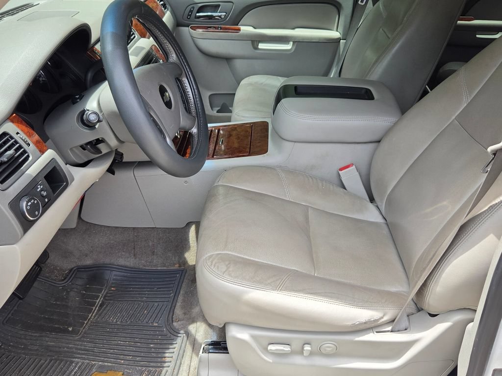 Used 2011 Chevrolet Tahoe LTZ RWD image 10