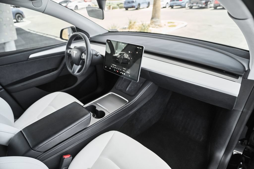 Used 2023 Tesla Model Y Long Range AWD/4WD image 33