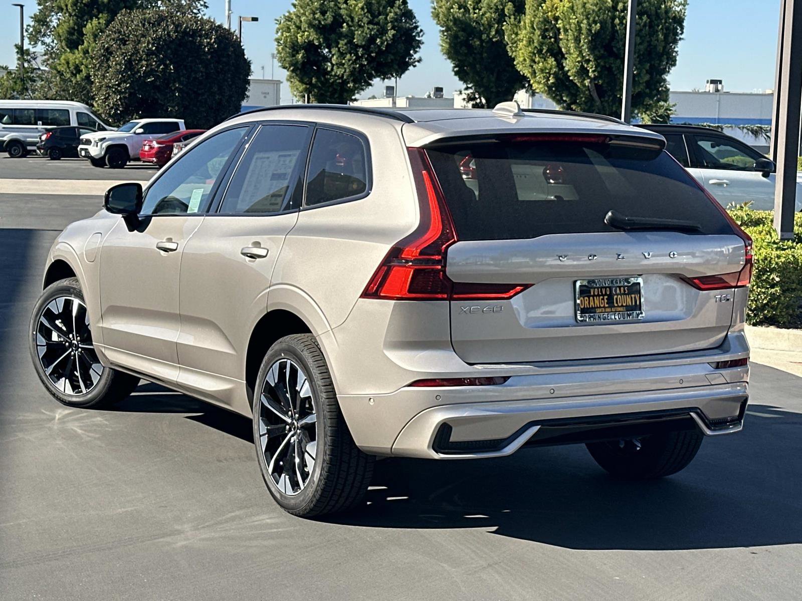 New 2026 Volvo XC60 T8 Plus w/ Protection Package Premier AWD/4WD image 5