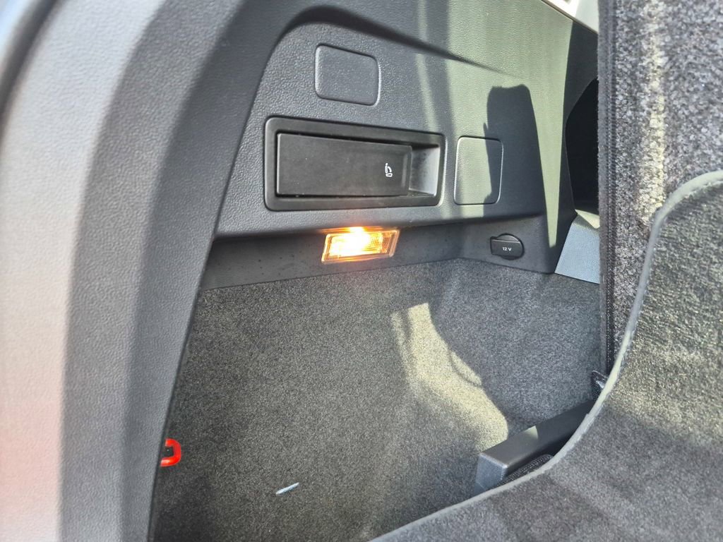 Used 2019 Volkswagen Tiguan SEL Premium w/ 3rd Row Seat Package image 33