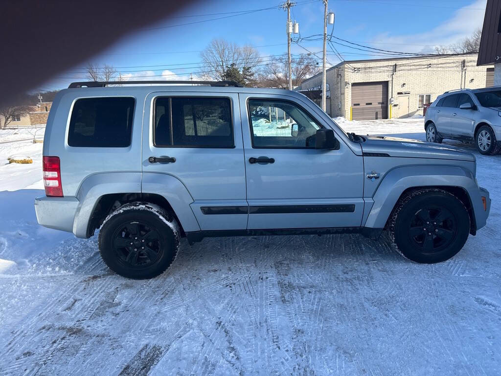 Used 2012 Jeep Liberty Arctic image 8