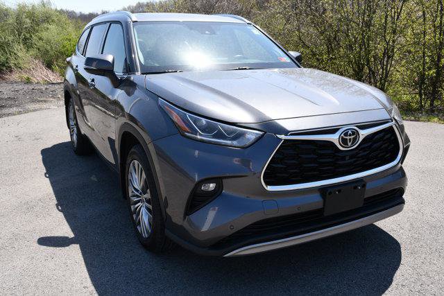 Certified 2022 Toyota Highlander Platinum image 1