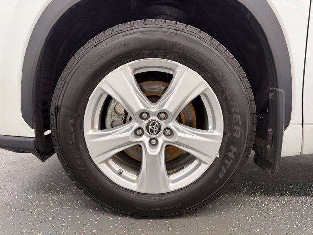 Used 2023 Toyota Highlander L FWD image 19