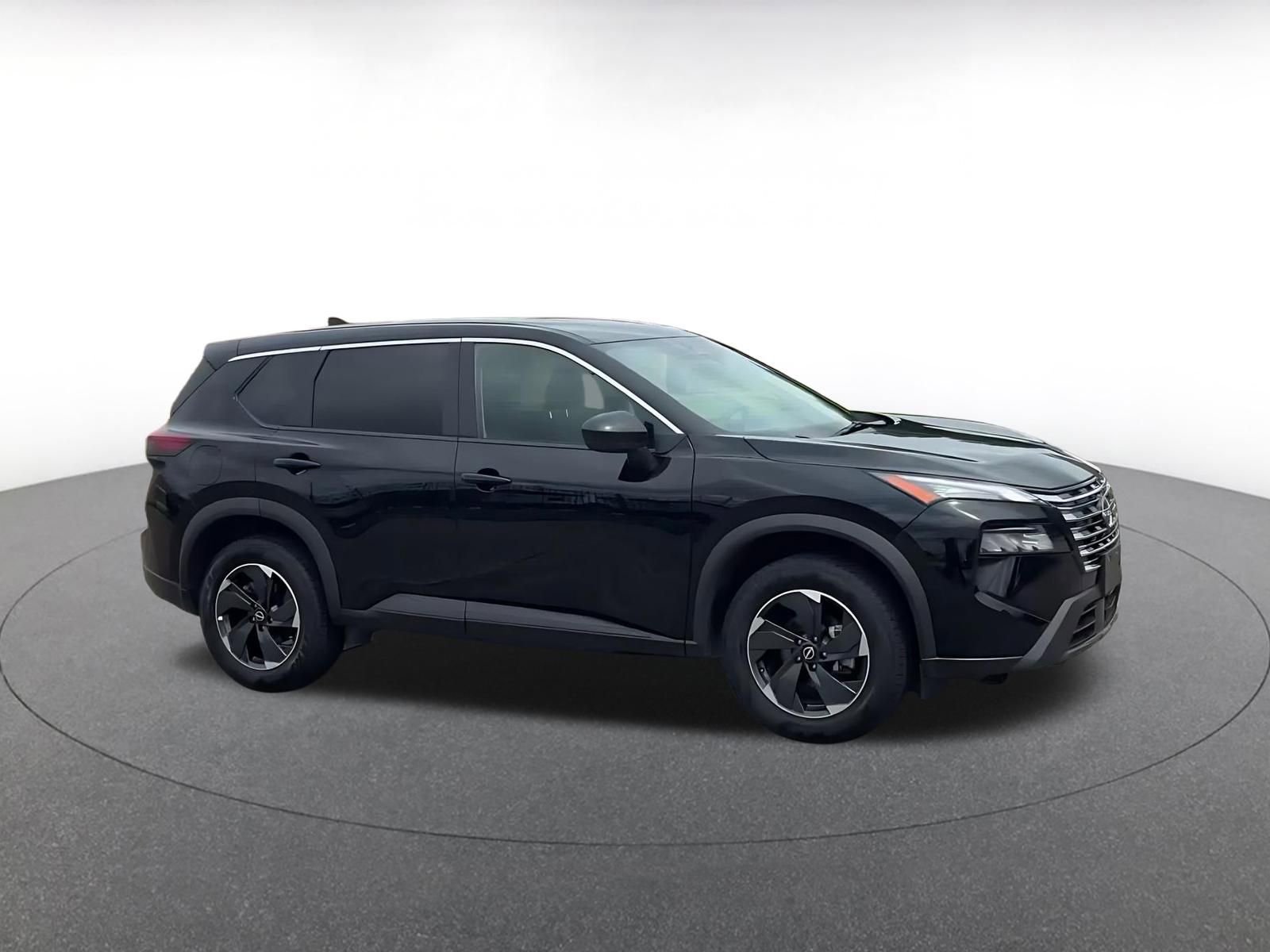 Used 2025 Nissan Rogue SV AWD/4WD image 2