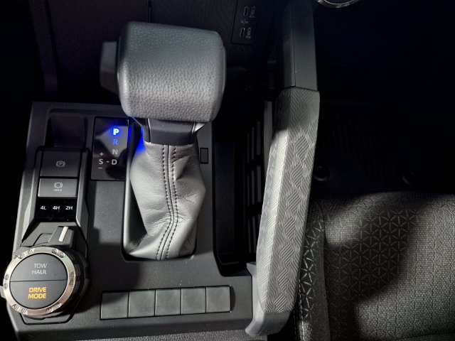 Certified 2025 Toyota 4Runner SR5 AWD/4WD image 26