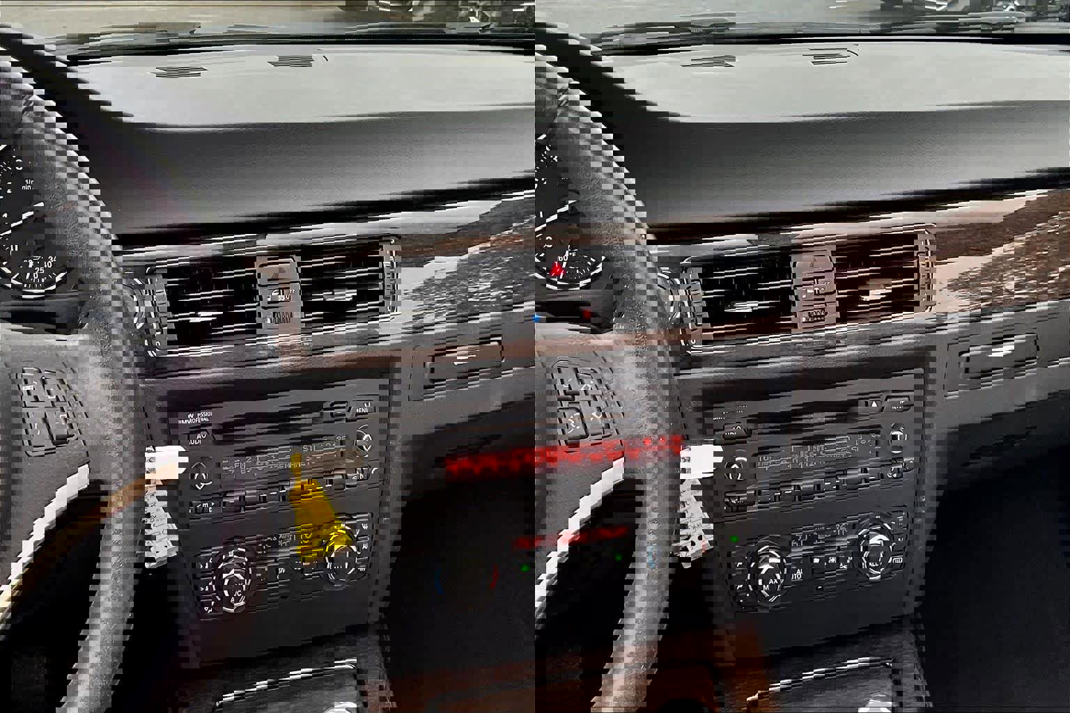 Used 2013 BMW 328i Convertible image 7