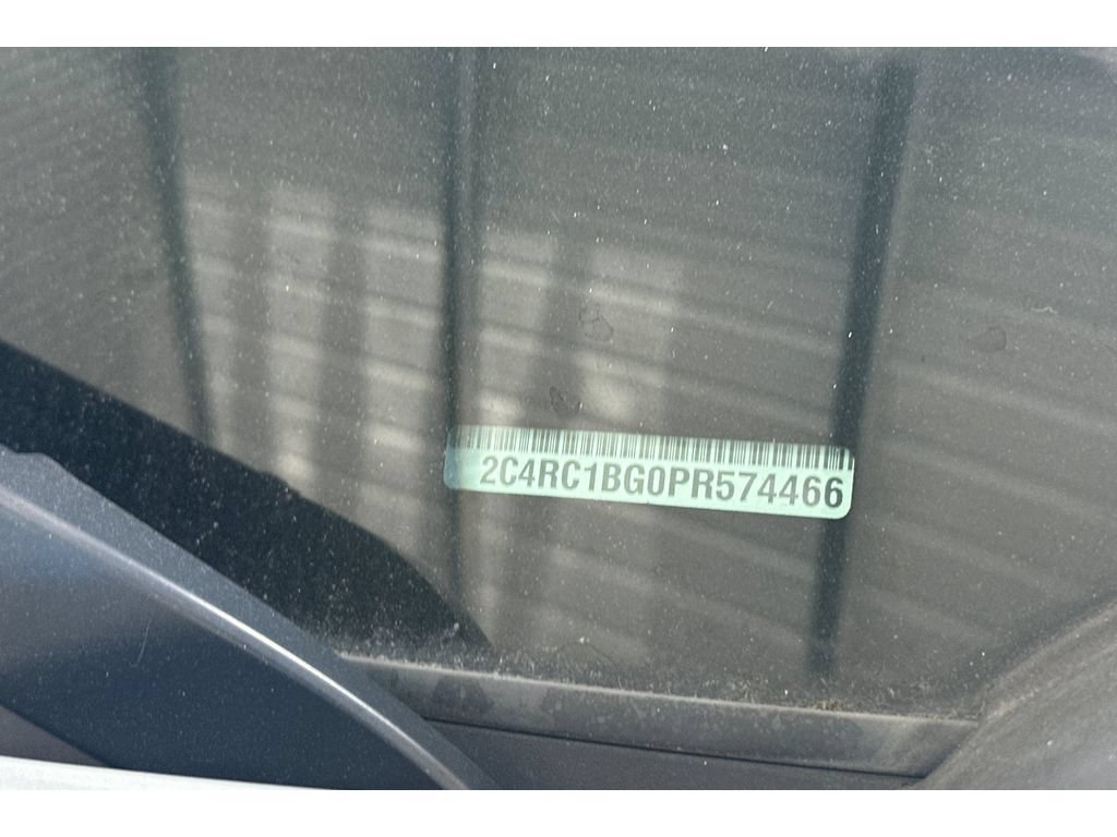Used 2023 Chrysler Pacifica Touring-L FWD image 8