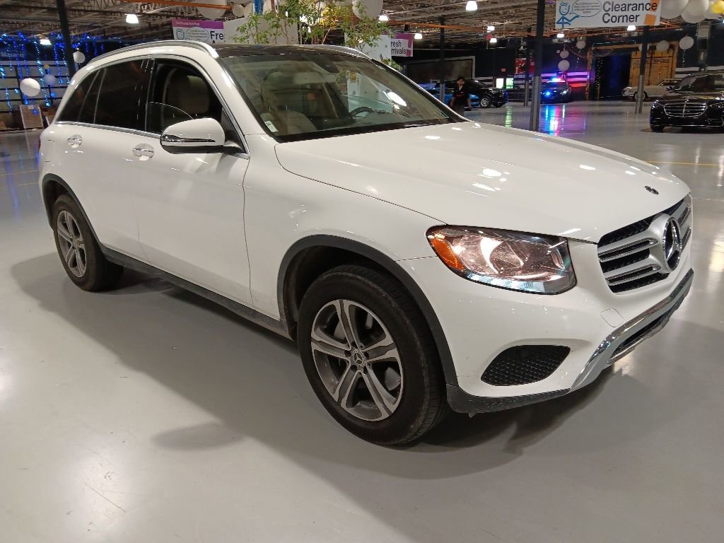 Used 2019 Mercedes-Benz GLC 300 4MATIC image 4
