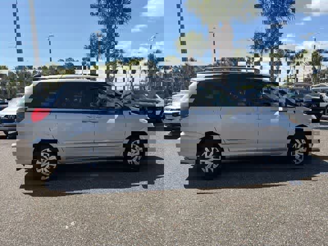 Used 2010 Toyota Sienna FWD image 8