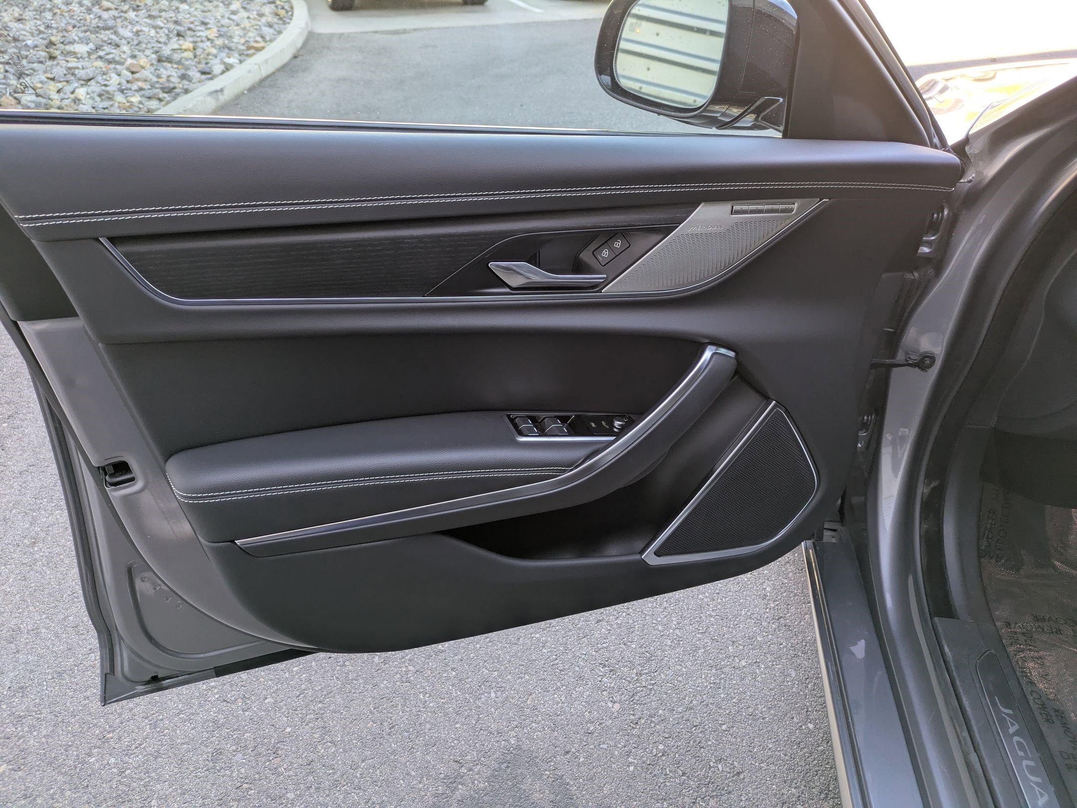 Used 2024 Jaguar XF R-Dynamic SE image 14