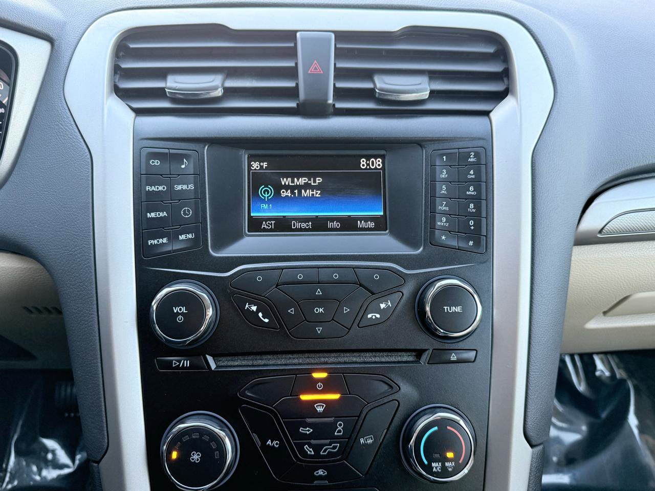 Used 2014 Ford Fusion SE image 25