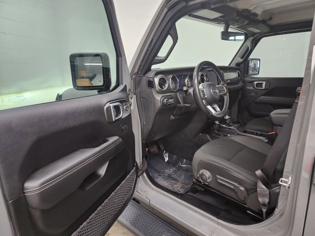 Used 2022 Jeep Wrangler Unlimited Sahara w/ Dual Top Group image 10
