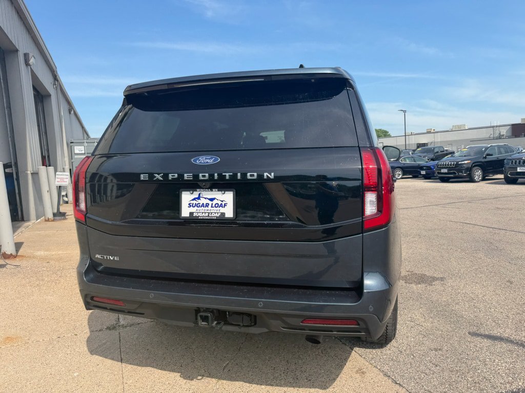 Used 2025 Ford Expedition Active AWD/4WD image 5