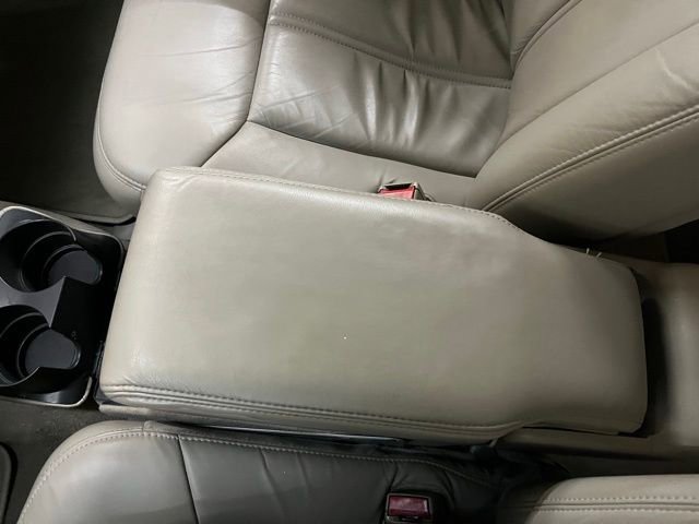 Used 2005 Lincoln Town Car Signature Limited image 35