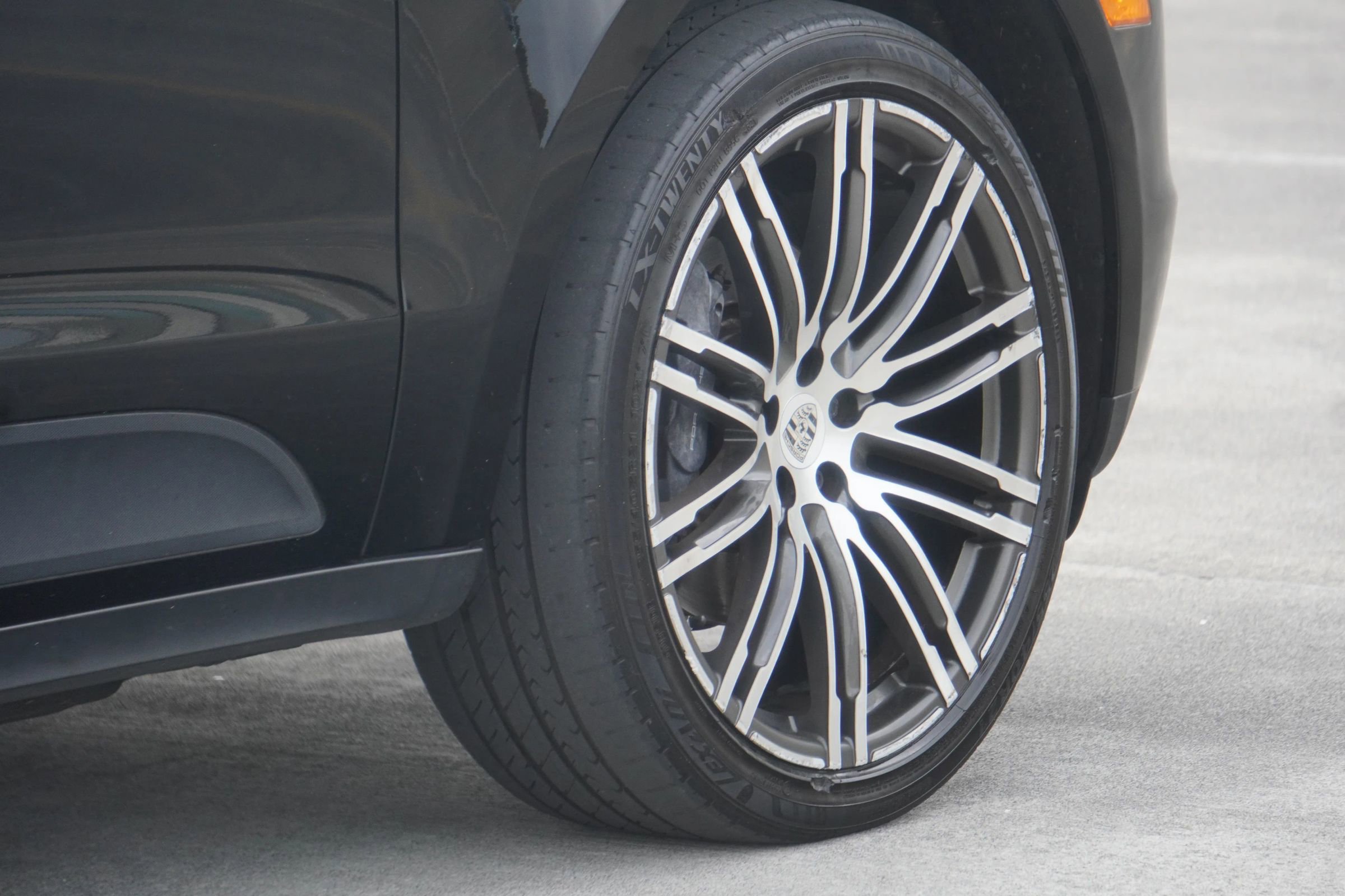 Used 2017 Porsche Macan image 21