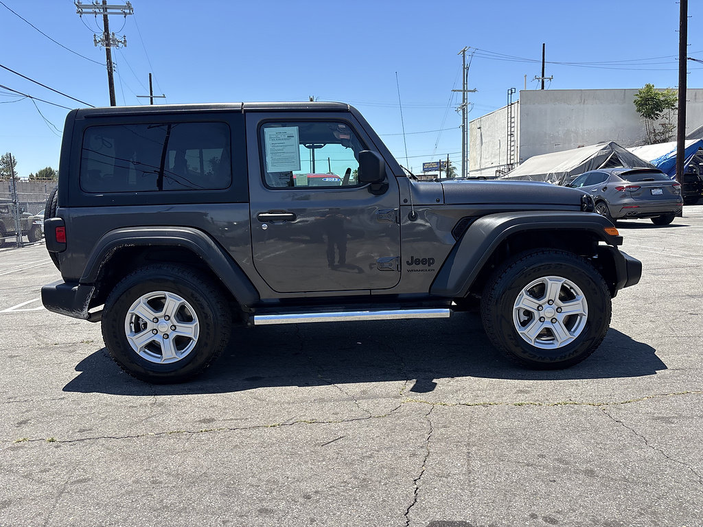 Used 2022 Jeep Wrangler Sport AWD/4WD image 3