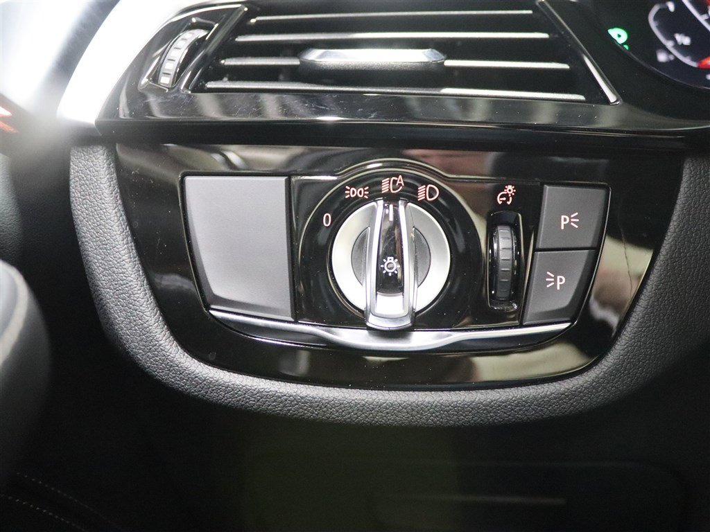 Used 2022 BMW M550i xDrive w/ Executive Package image 37