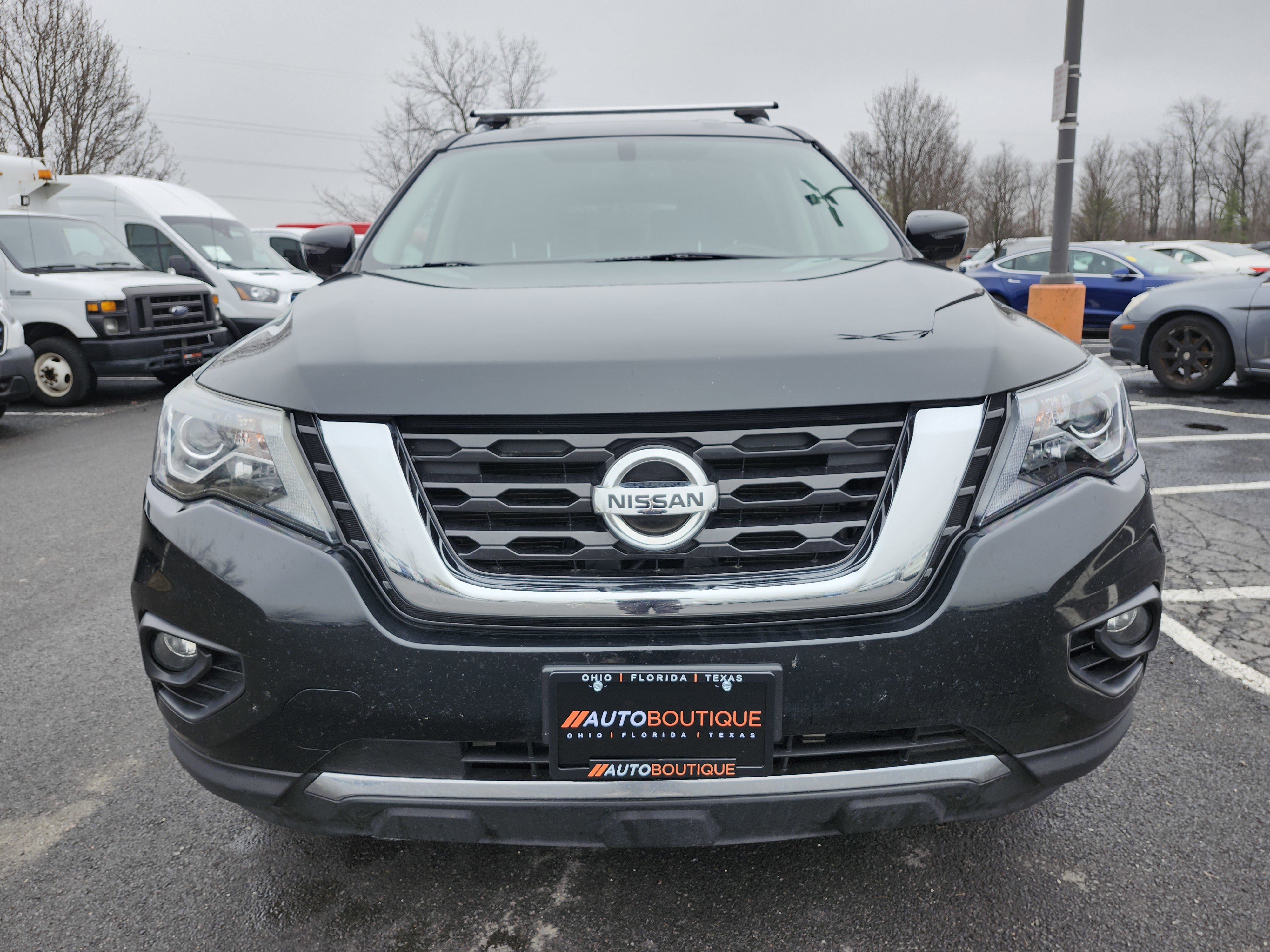 Used 2020 Nissan Pathfinder SV image 3