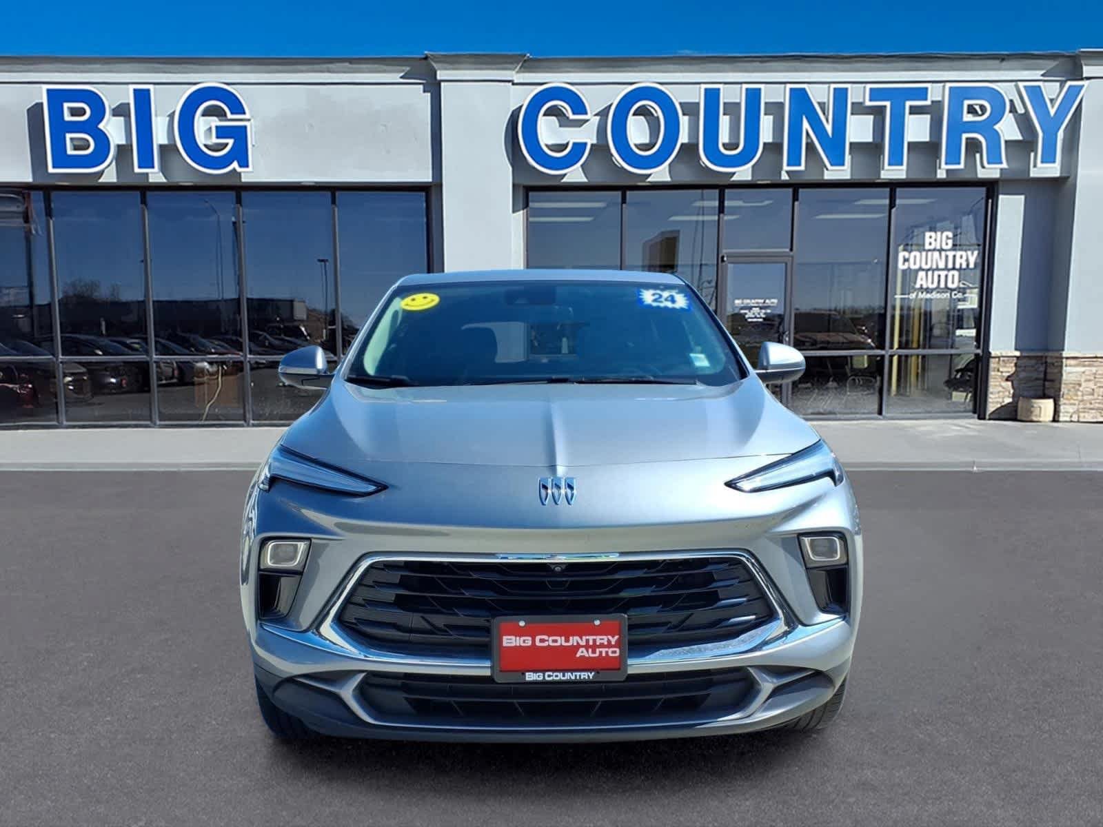 Used 2024 Buick Encore GX Preferred w/ Comfort Package FWD image 2