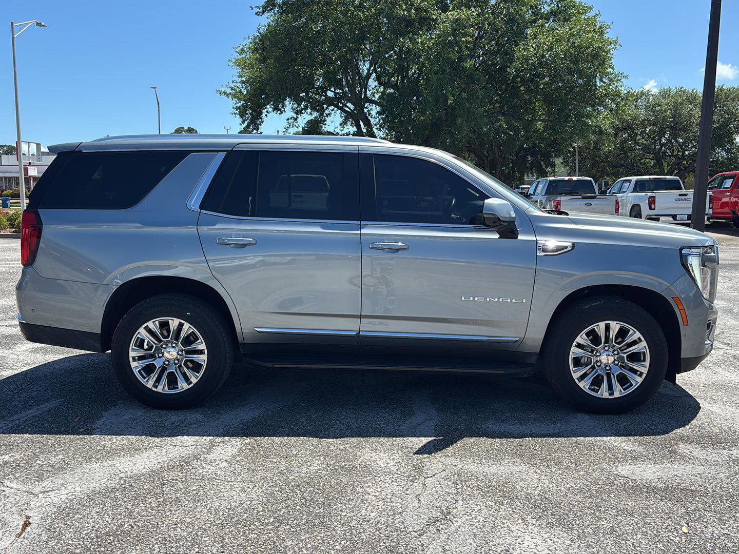 Used 2025 GMC Yukon Denali image 8