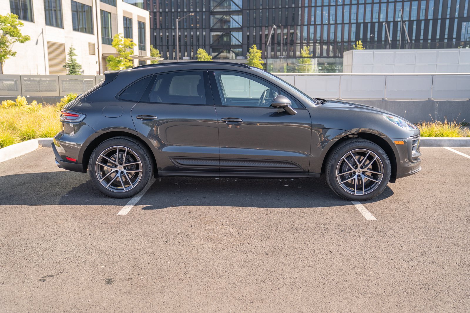 Certified 2026 Porsche Macan AWD/4WD image 8