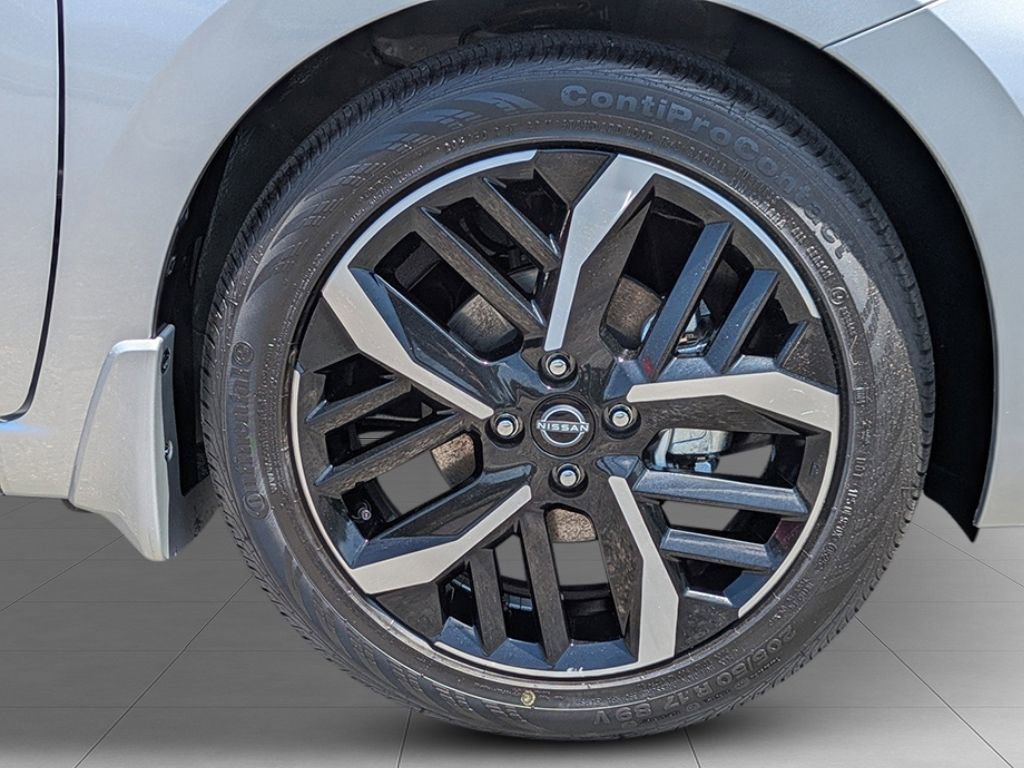 New 2025 Nissan Versa SR w/ Trunk Package image 9