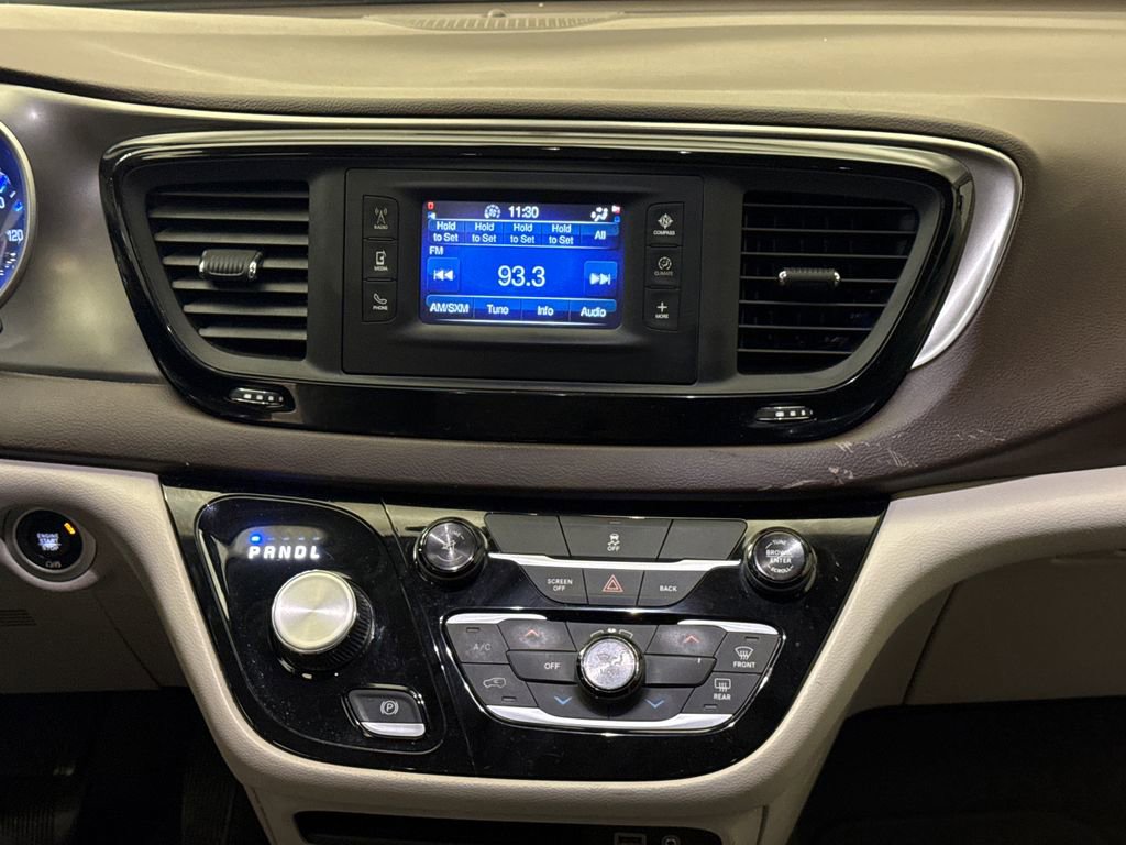 Used 2017 Chrysler Pacifica Touring image 16
