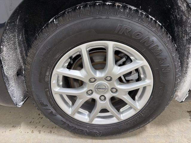 Used 2025 Chrysler Pacifica Select image 8