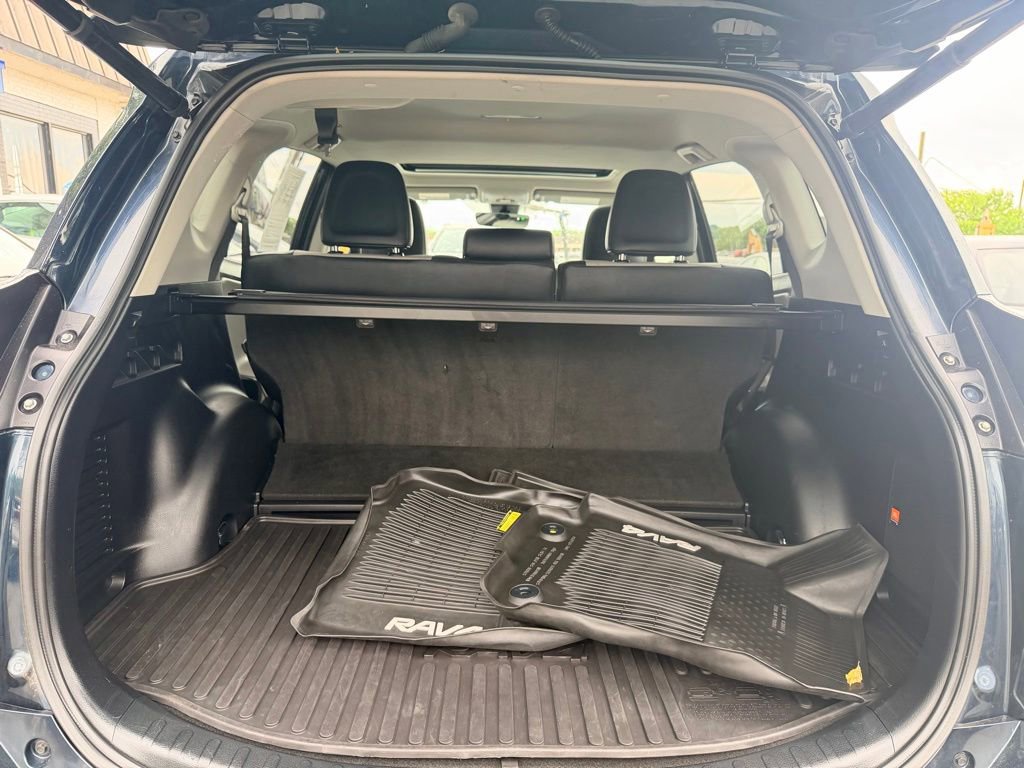 Used 2018 Toyota RAV4 Limited w/ Advanced Technology Package AWD/4WD image 29