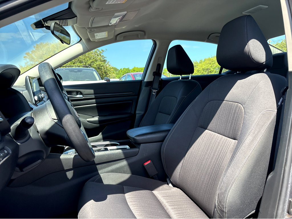 Used 2024 Nissan Altima 2.5 SV FWD image 12