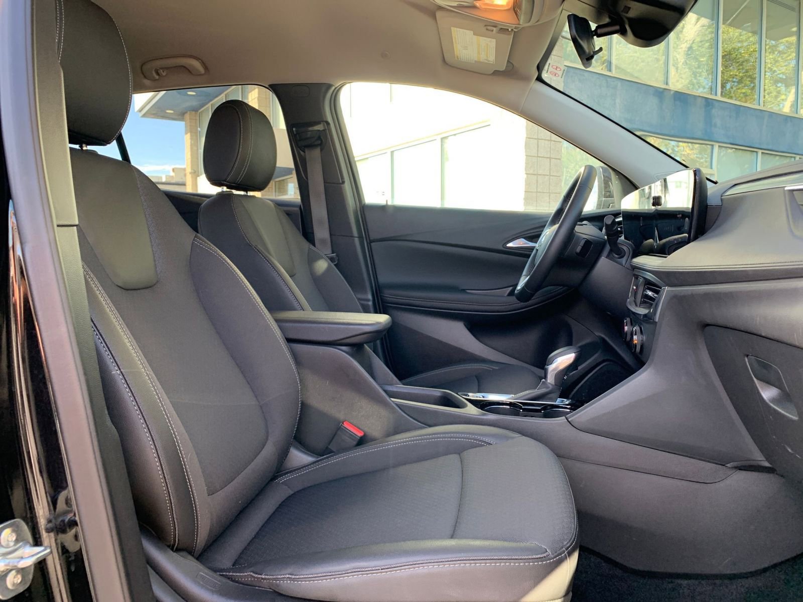 Used 2025 Buick Encore GX Preferred image 34