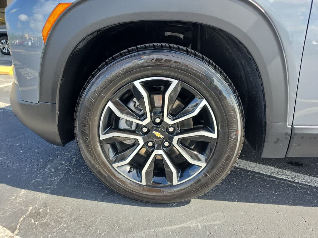 Used 2021 Chevrolet TrailBlazer ACTIV w/ Technology Package FWD image 10